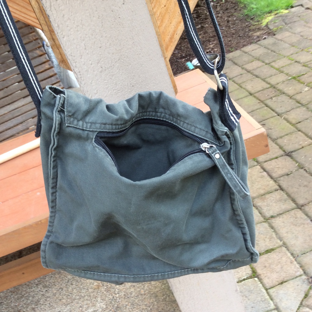 District Threads Field Bag Dark Green Mpg